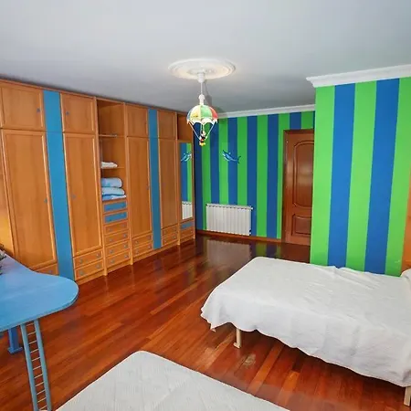 Casa Clara, En El Centro Del Pueblo, Con Vistas Al Mar Feriehus *