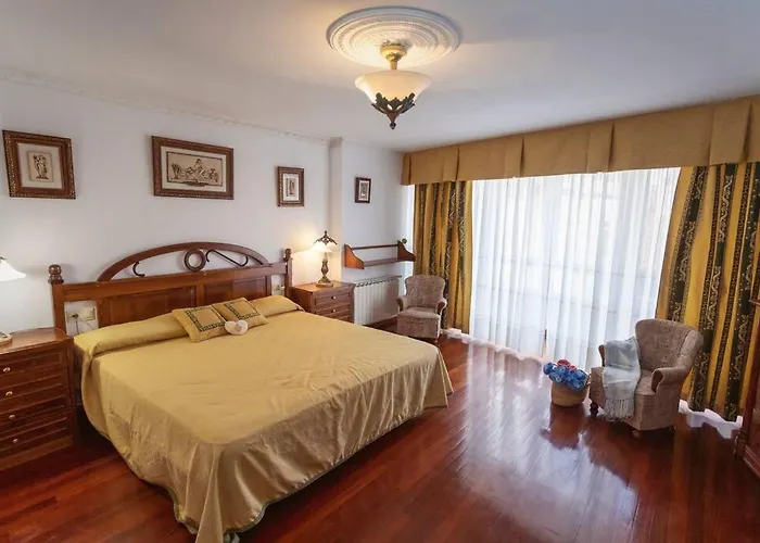 Casa Clara En El Centro Del Pueblo *